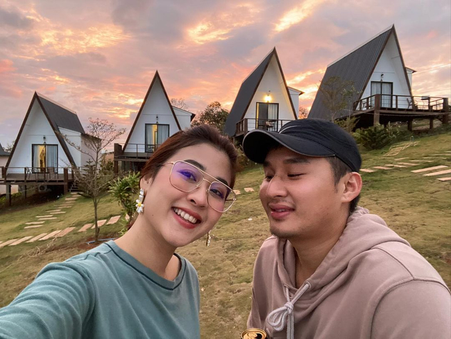 អ្នកនាង ពេជ្រ សូលីកា និង ស្វាមី 
