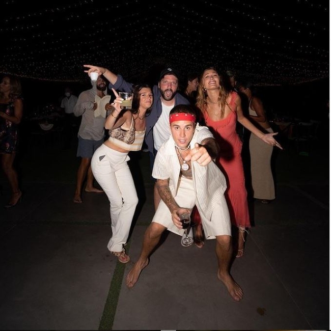 Justin Bieberនិង Hailey Bieberកំពុងជួបជុំ