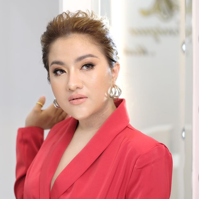 អ្នកនាង លី ច័ន្ទសីហា