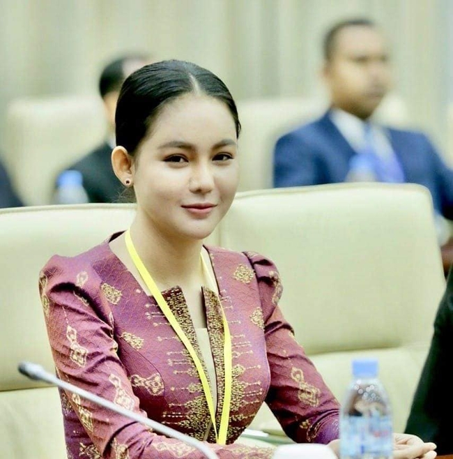 លោកស្រី ធី សុវណ្ណថា