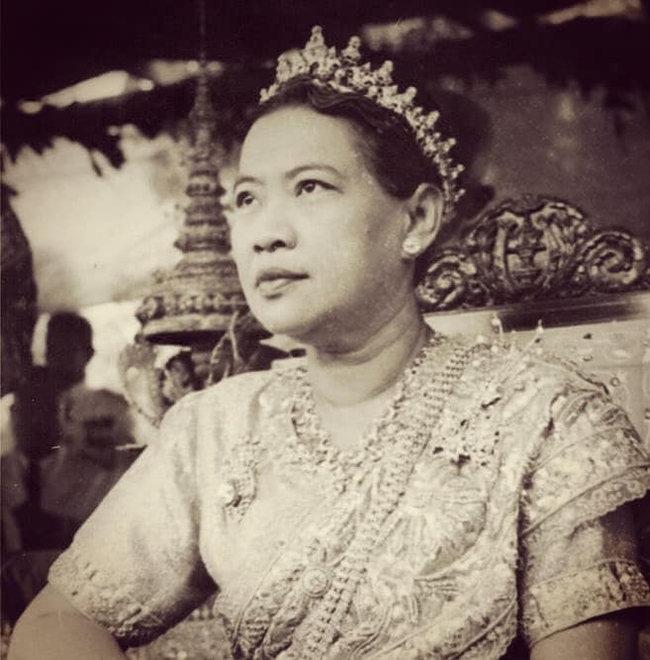 សម្តេចព្រះមហាក្សត្រីយានី ស៊ីសុវត្ថិមុនីវង្ស កុសុម:នារីរត្ន័ សិរីវឌ្ឍនា