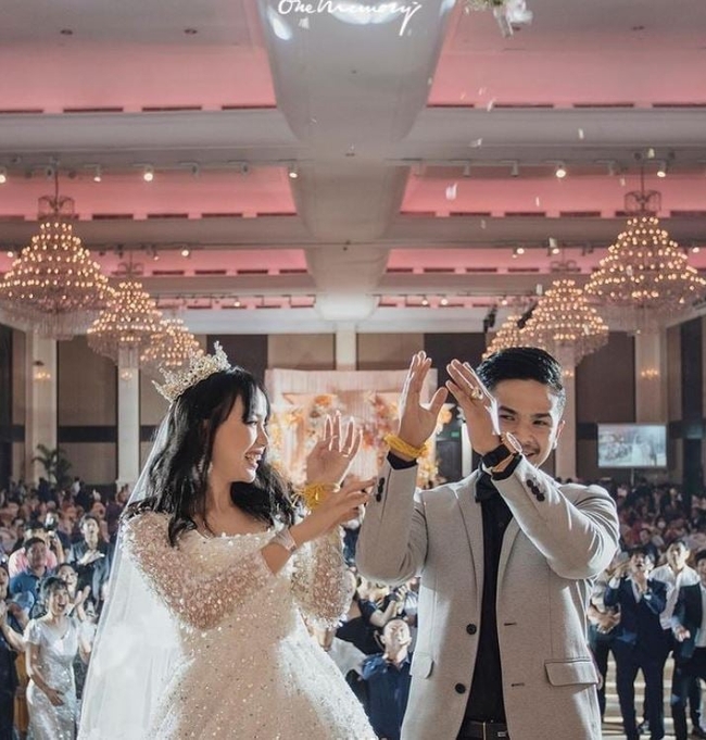 លីកា និងស្វាមី