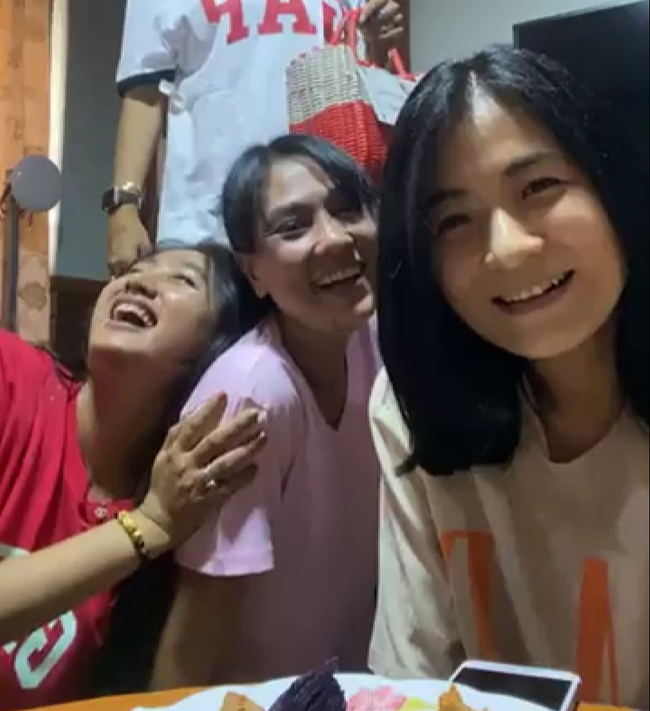 Photo Credit-May Kabyar's FB Page