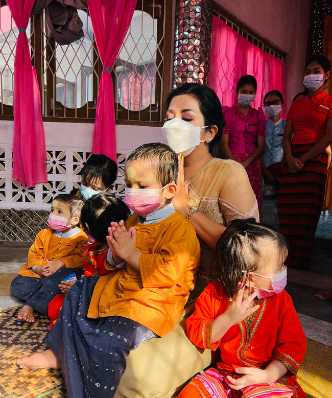 Photo Credit : Khine Hnin Wai's Facebook Acc