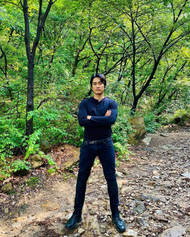 Photo Credit : songseungheon1005's IG Acc
