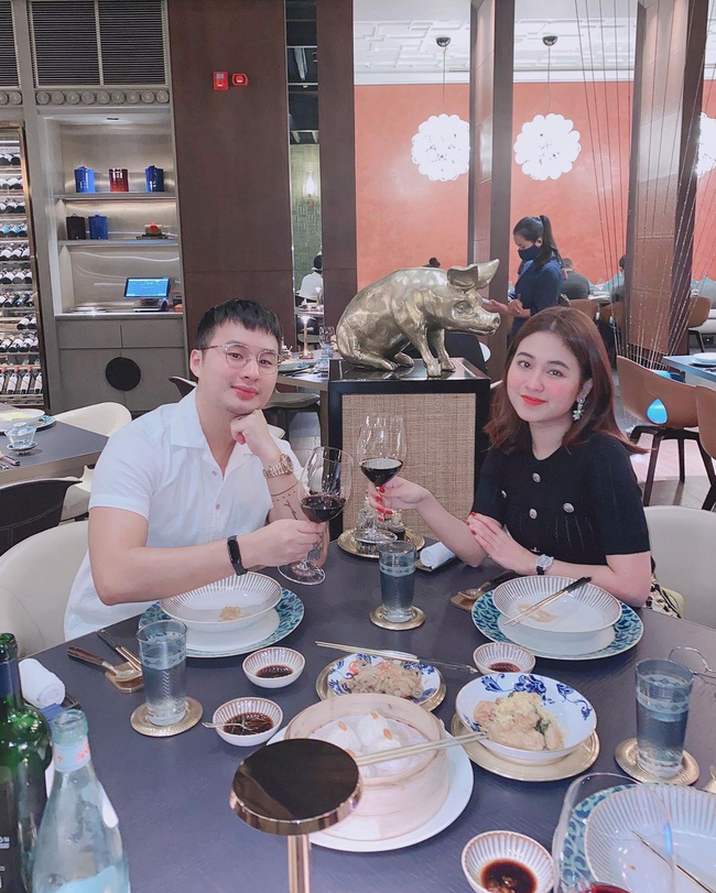អ្នកនាង ពេជ្រ សូលីកា និង ស្វាមី 