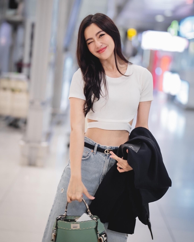 https://s9.kh1.co/__image/w=650,h=813,q=100/6d/6d94d766e0feacc8badc91c15592e07ee1ac9f39.jpg