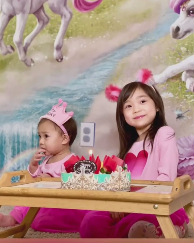 Photo Credit-"ACC Channel by Alison,Chloe &amp; Cho" FB Page