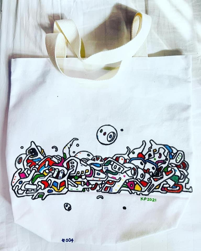 Photo Credit: ပန်ဆယ်လို‘s Facebook Acc