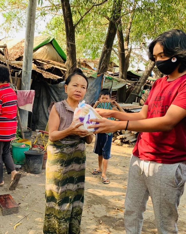 Photo Credit : Mimi Khine Facebook Account