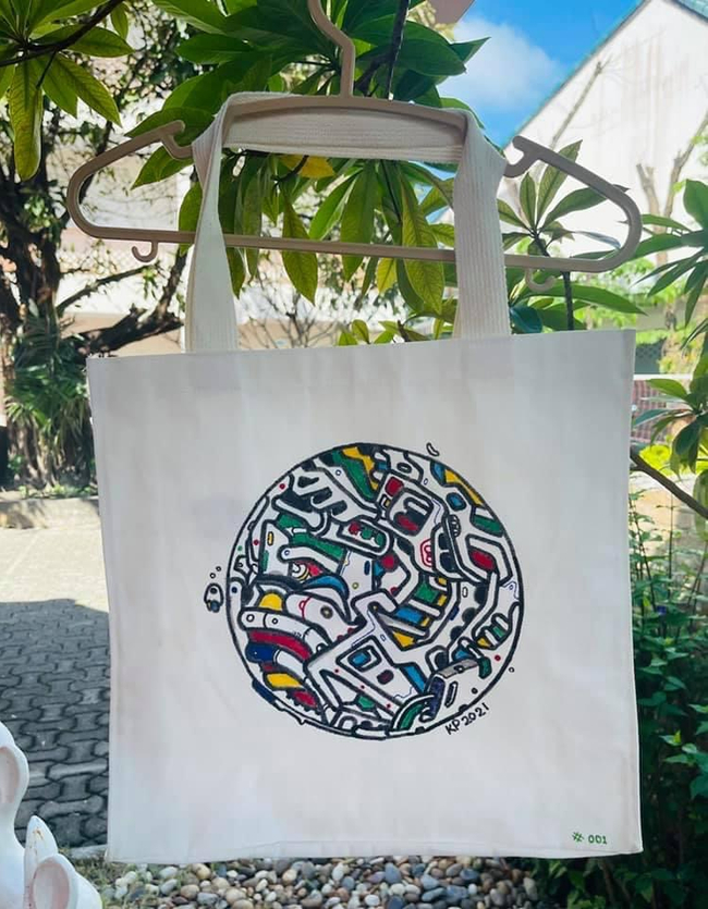 Photo Credit: ပန်ဆယ်လို‘s Facebook Acc