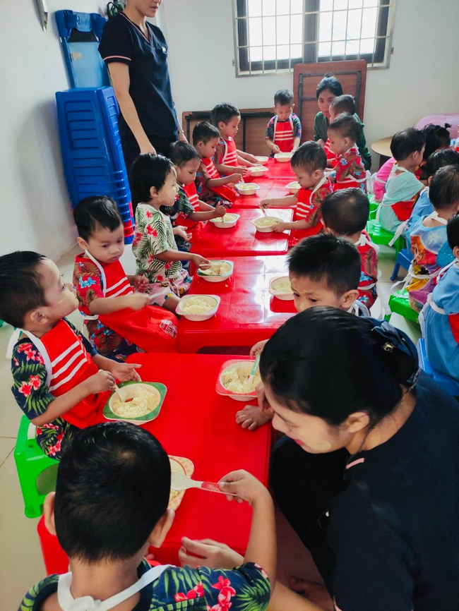 Photo Credit : Khine Hnin Wai's Facebook Acc