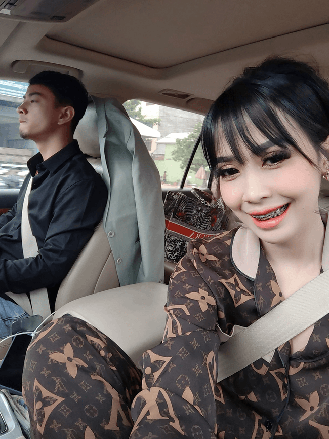 ចែយូរ៉ា និងស្វាមី