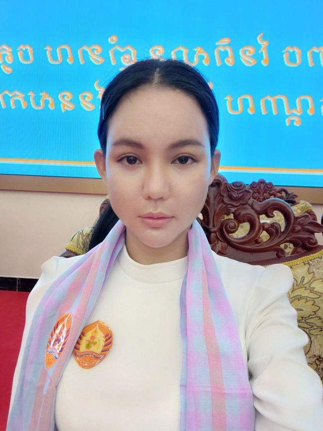 លោកស្រី ធី សុវណ្ណថា