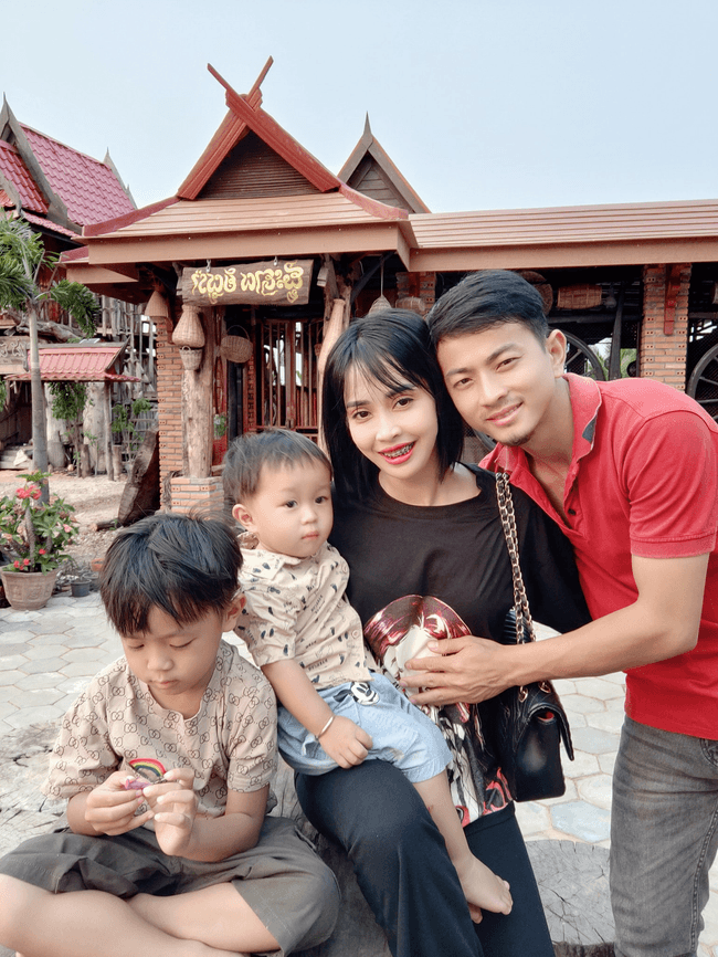 ចែ យូរ៉ា និងគ្រួសារ