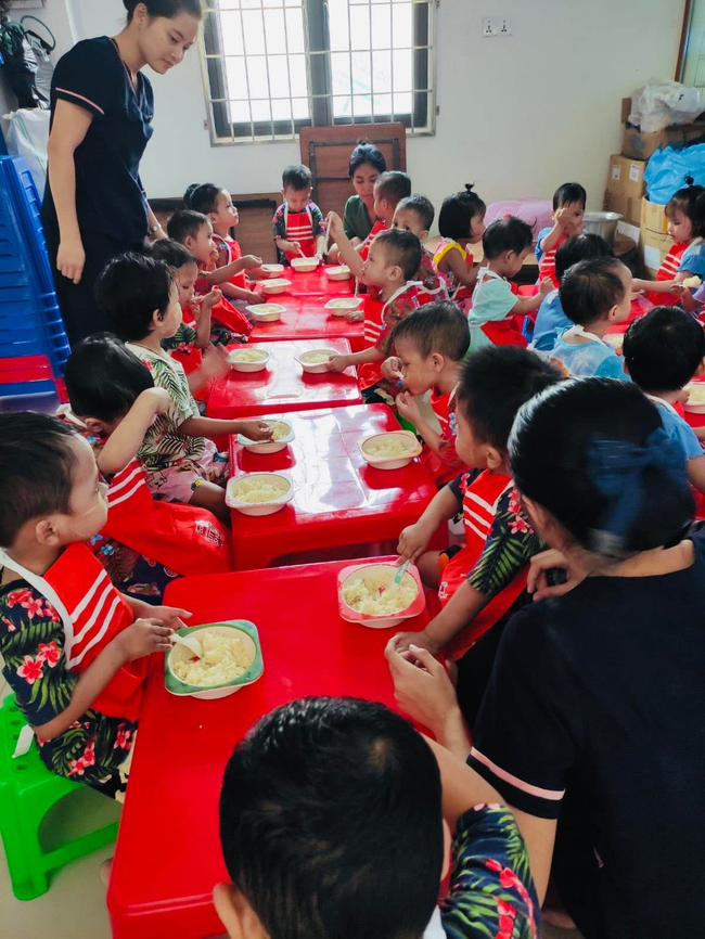 Photo Credit : Khine Hnin Wai's Facebook Acc