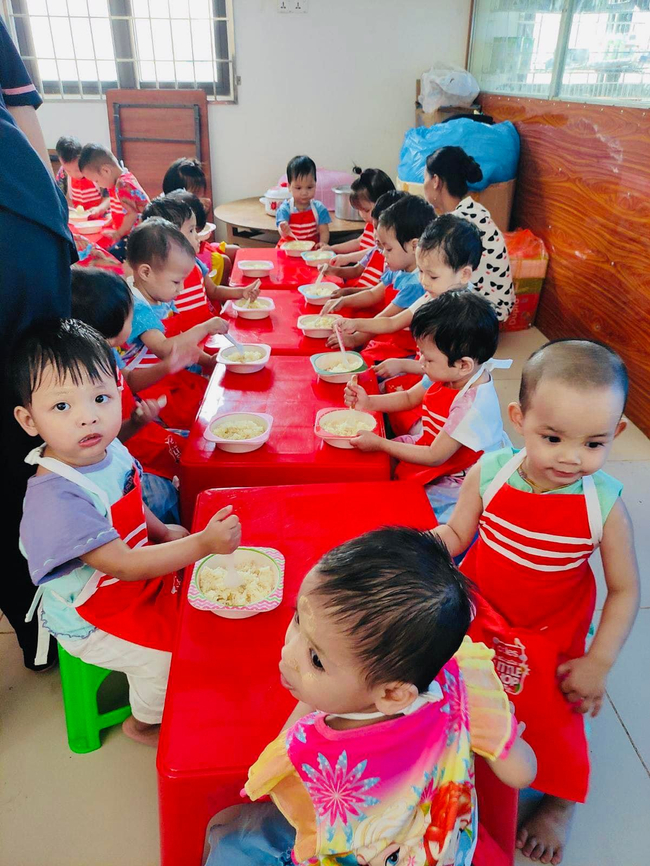 Photo Credit : Khine Hnin Wai's Facebook Acc