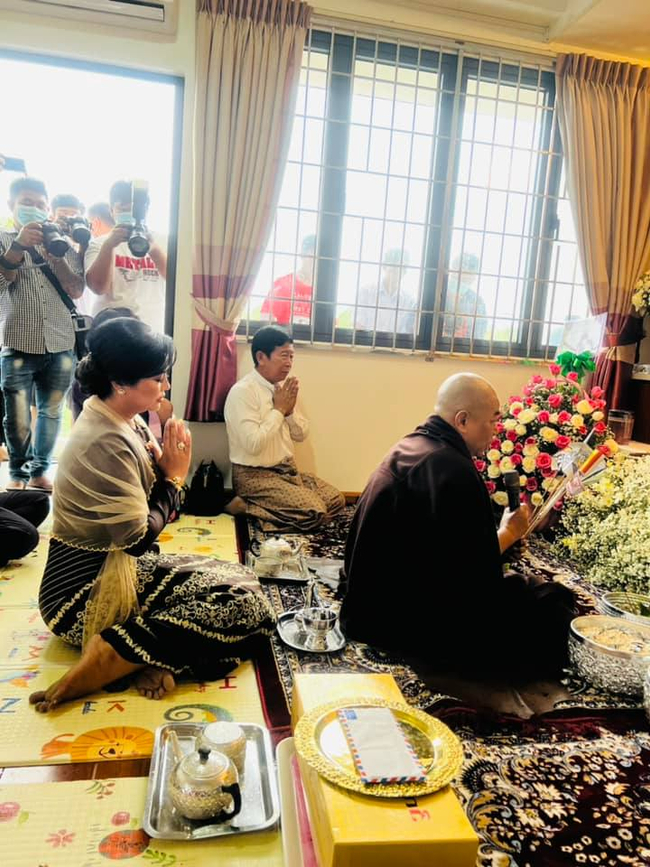 Photo Credit : Khine Hnin Wai's Facebook Acc