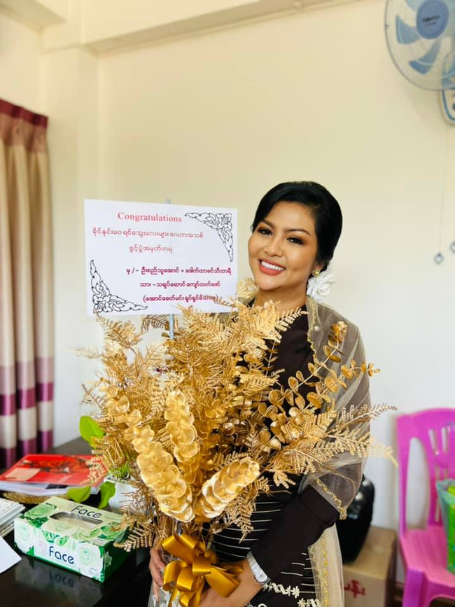 Photo Credit : Khine Hnin Wai's Facebook Acc