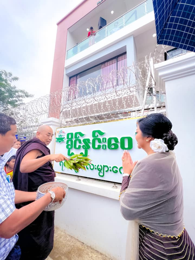 Photo Credit : Khine Hnin Wai's Facebook Acc