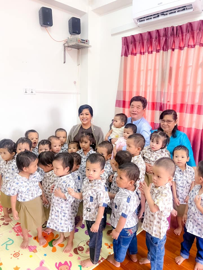 Photo Credit : Khine Hnin Wai's Facebook Acc