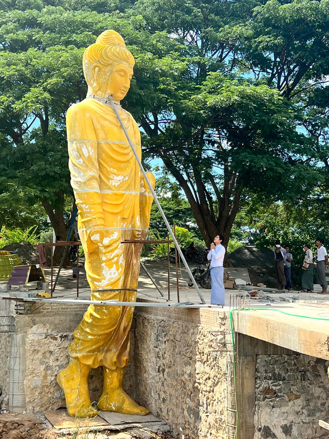 Photo Credit : မေနာ Manaaw's FB Acc