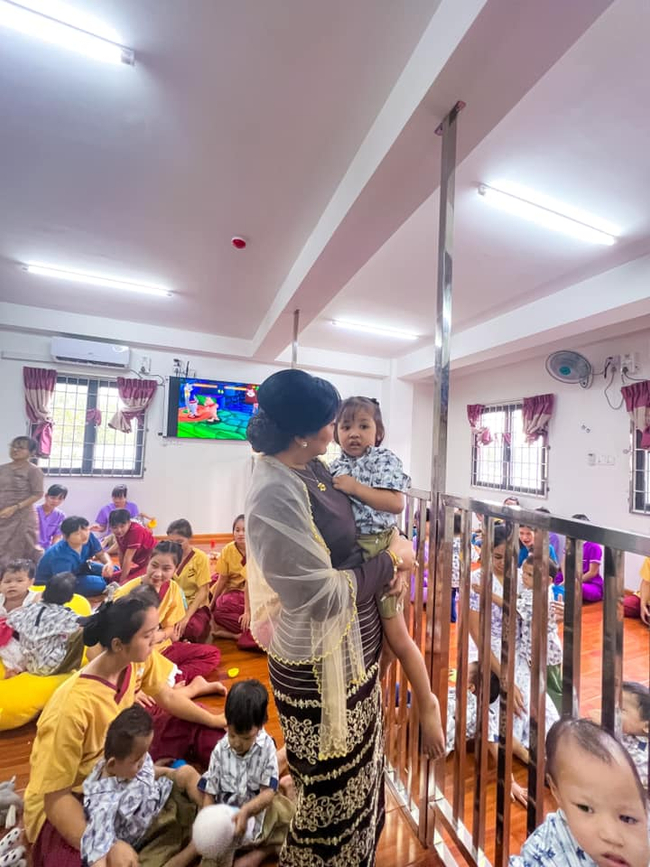 Photo Credit : Khine Hnin Wai's Facebook Acc