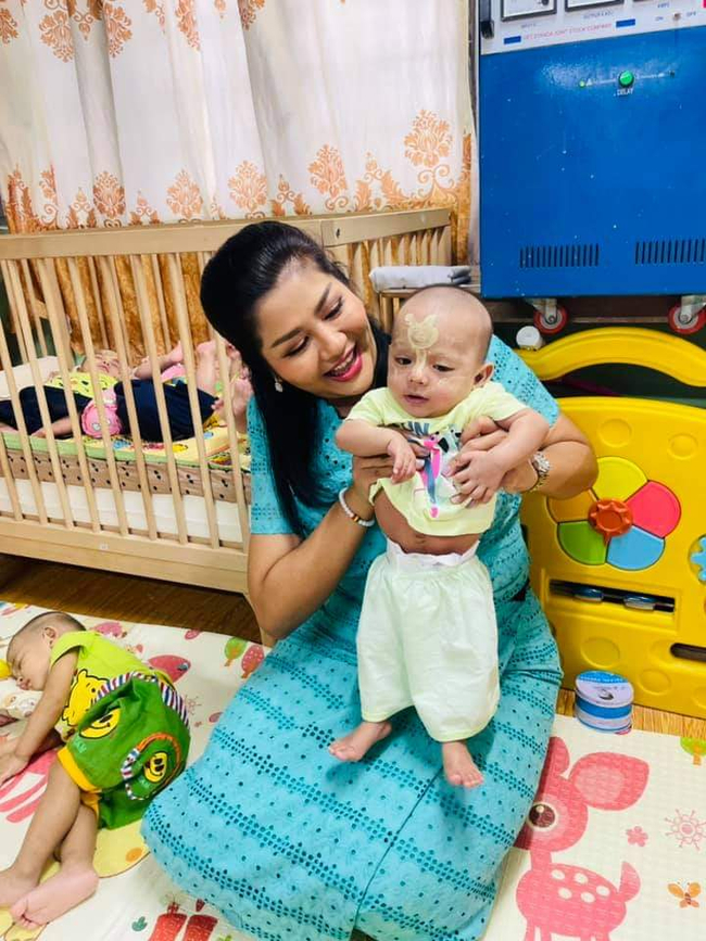 Photo credit-Khine Hnin Wai's Facebook acc