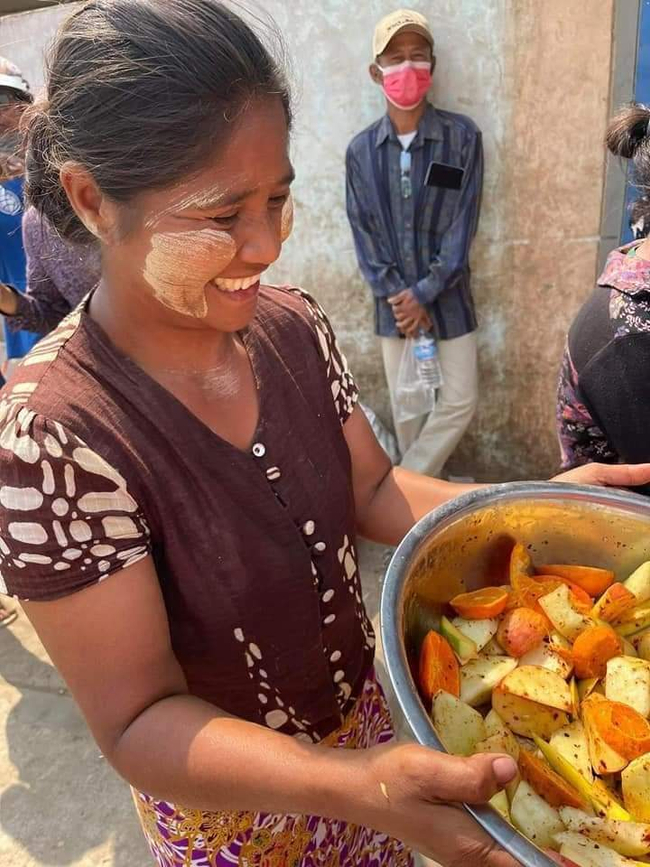 Photo Credit: Poe Ei Ei Khant ' s Facebook Acc