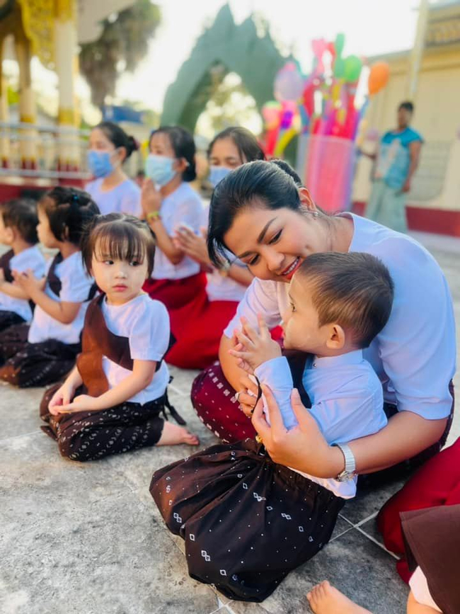 Photo Credit : Khine Hnin Wai's Facebook Acc