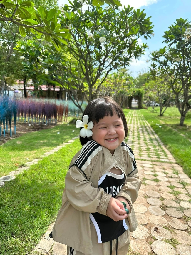 អូនតូច អ៊ែលលី&nbsp;