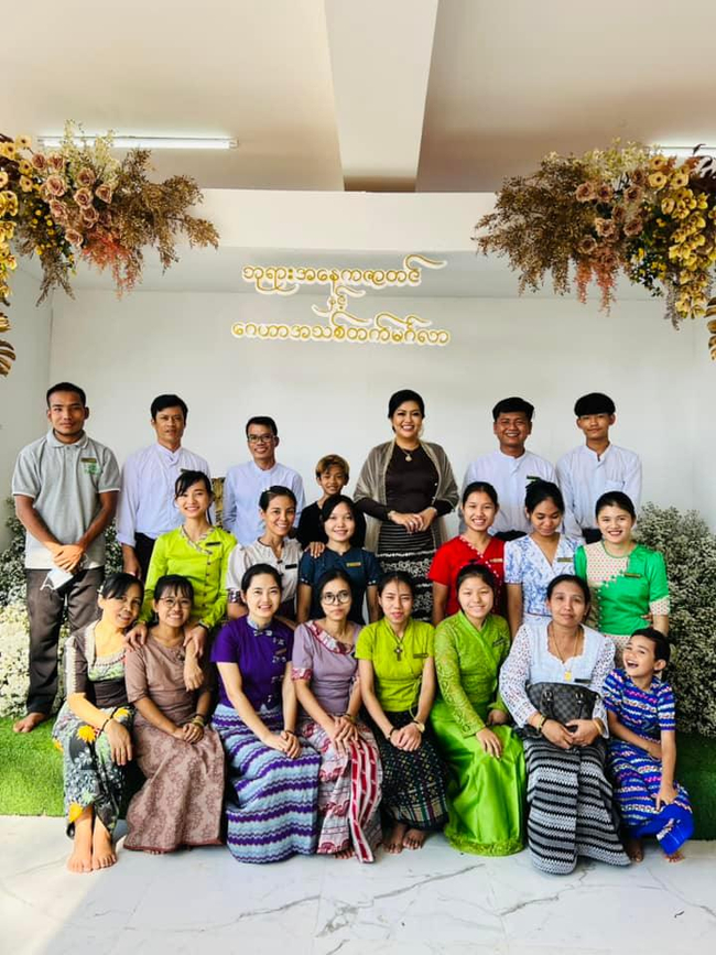 Photo Credit : Khine Hnin Wai's Facebook Acc