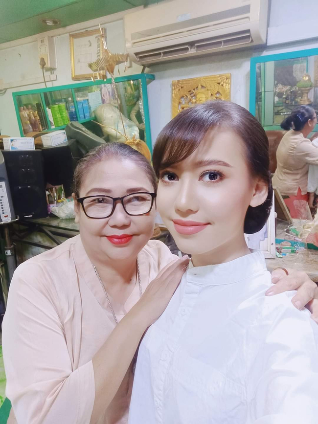 photo  credit: ခင်ပိုးပန်းချီ khin poe panchi ' s facebook page