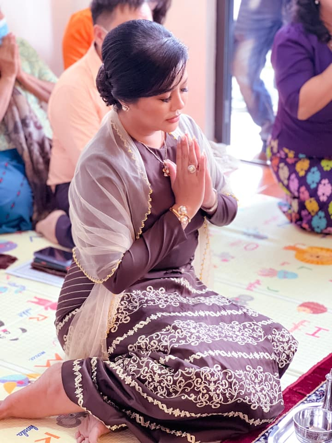 Photo Credit : Khine Hnin Wai's Facebook Acc