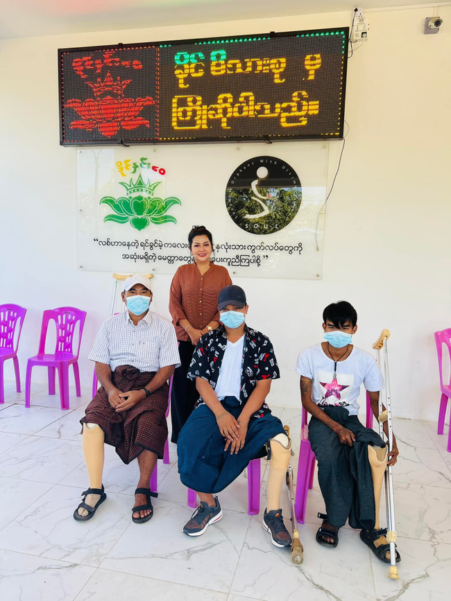 Photo Credit : Khine Hnin Wai's Facebook Acc