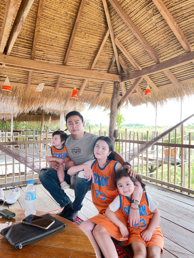 ផន សុផារី និងគ្រួសារ