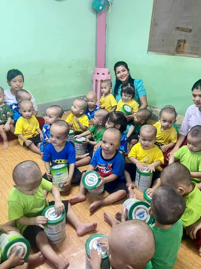 Photo credit-Khine Hnin Wai's Facebook acc