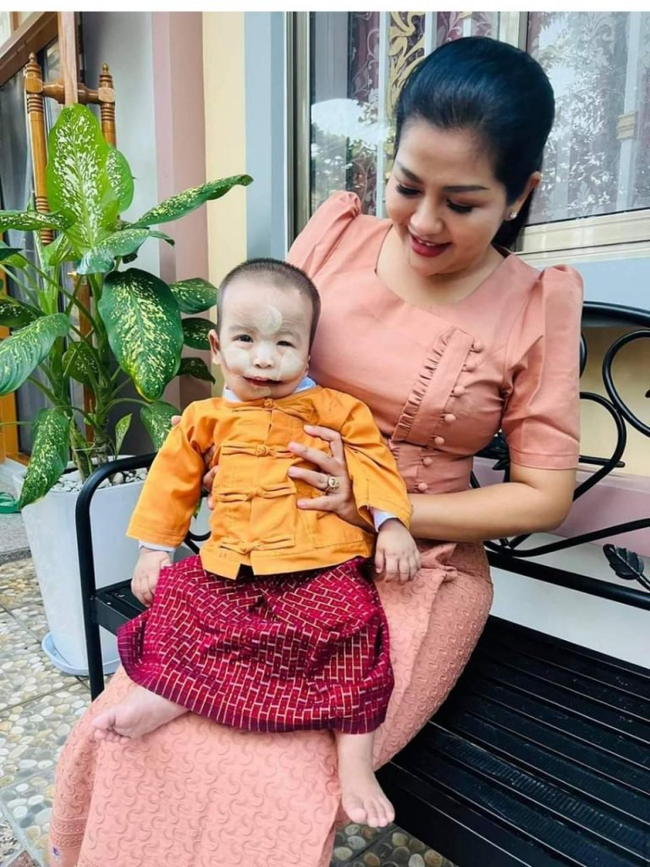 Photo Credit : Khine Hnin Wai's Facebook Acc