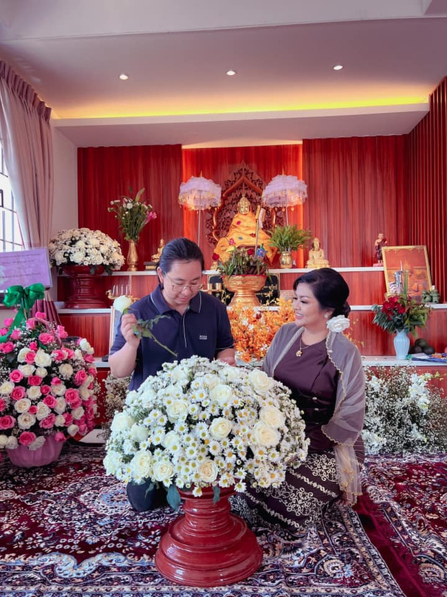 Photo Credit : Khine Hnin Wai's Facebook Acc