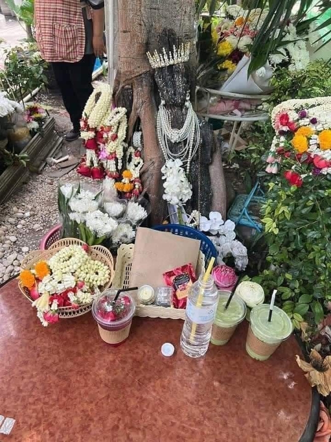 https://s9.kh1.co/__image/w=650,h=867,q=100/e8/e88a3176bd9163631c13ccc970da70da989bd775.jpg