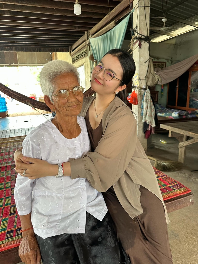 ផន សុផារី និងប្រពន្ធ ជាតិមុន