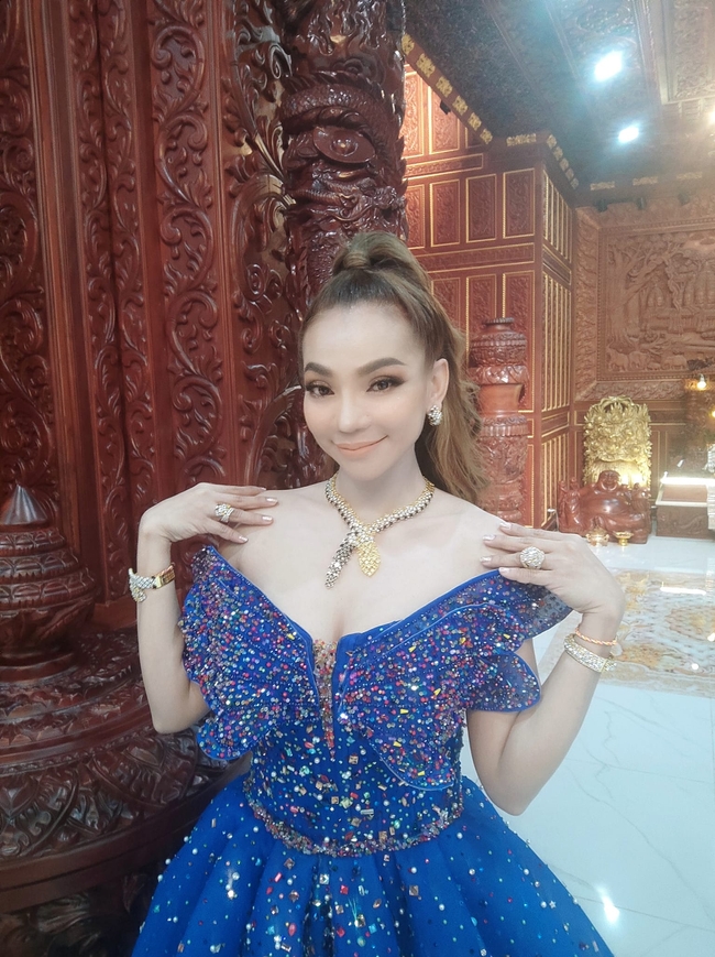 លោកស្រី ទ្រីដាណា