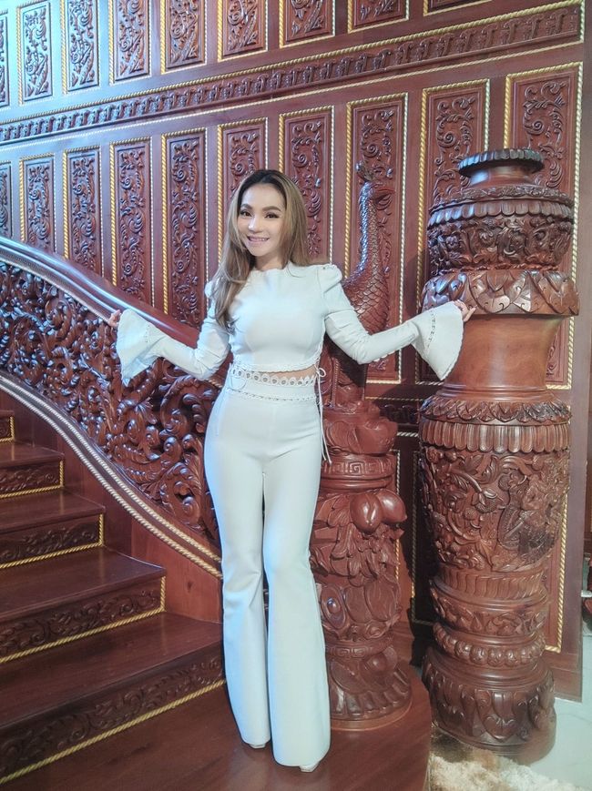 លោកស្រី ទ្រីដាណា