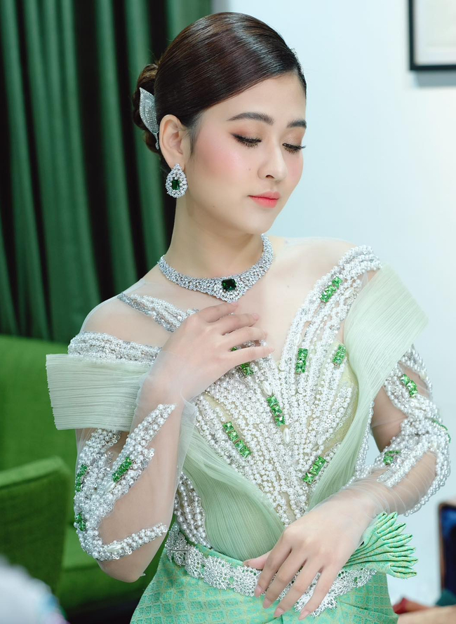 កញ្ញា ពេជ្រ សូលីកា