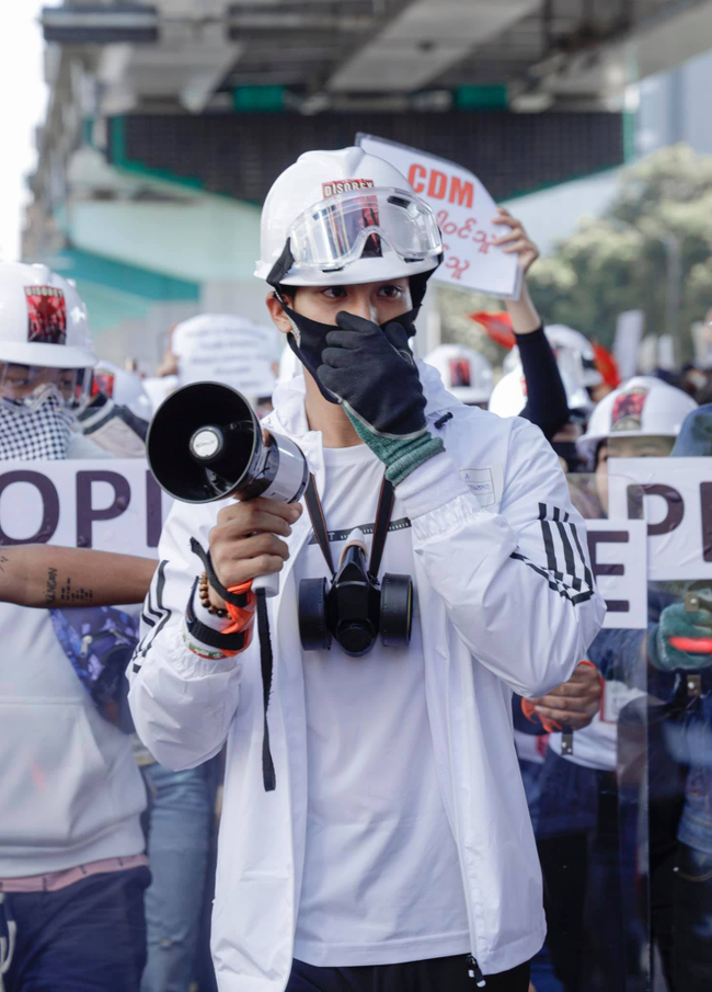 Photo Credit :Paing Takhon's Facebook