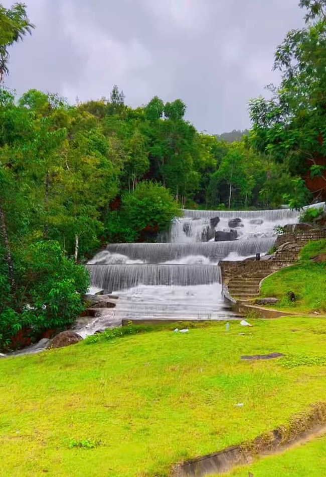 ទឹកធ្លាក់ព្រៃនប់&nbsp;