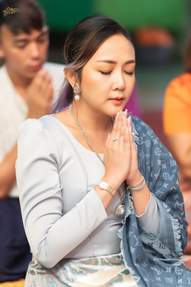 Wine Su Khine Thein's Facebook