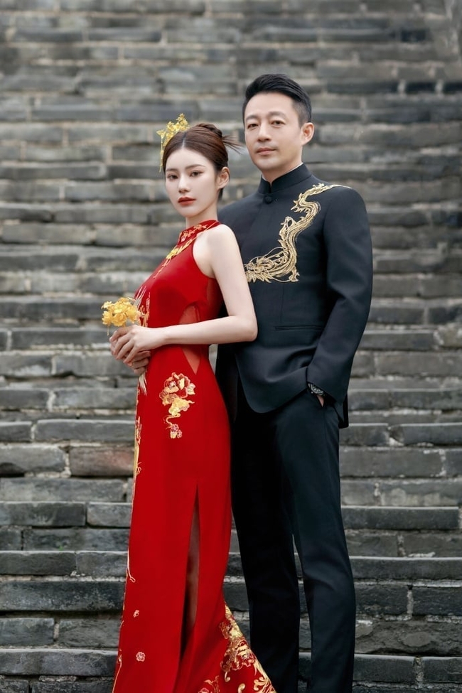 Wang Xiaofei និង ភរិយាថ្មី