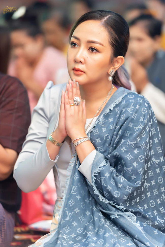 Wine Su Khine Thein's Facebook