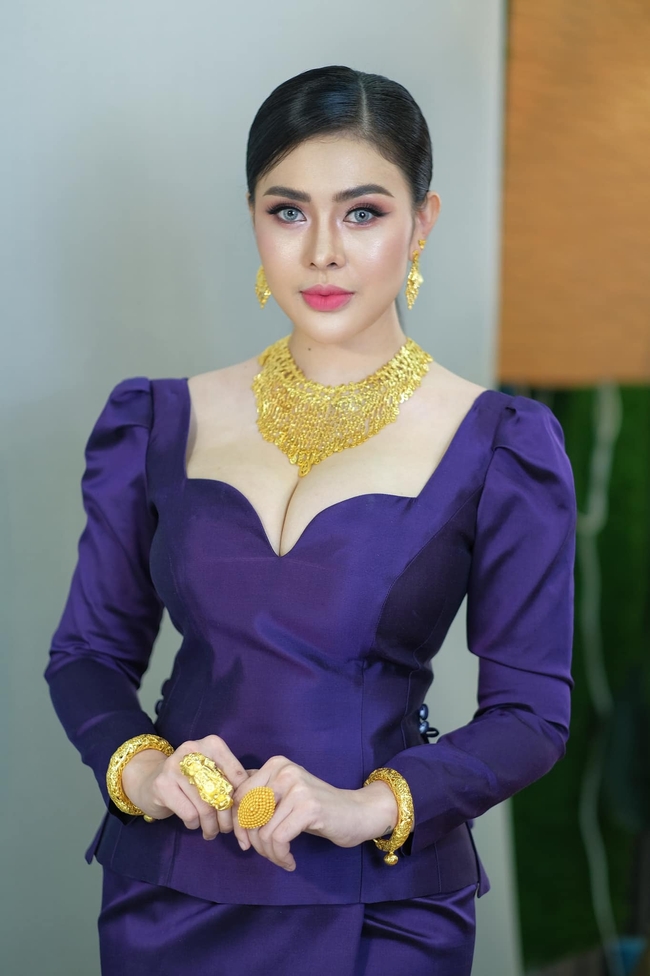អ្នកនាង ទ្រីញ ផល្លាអ្នកនាង ទ្រីញ ផល្លា